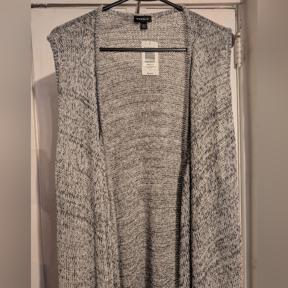 NWT Torrid Sleeveless Cardigan - Picture 4 of 6
